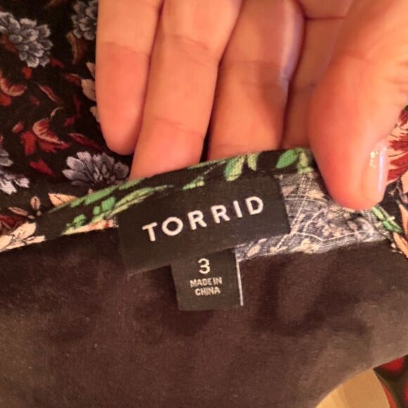 EUC Torrid Black Floral Textured Stretch Rayon Babydoll - Size 3 - Picture 10 of 10